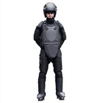 Traje anti-motim à prova de facadas para aplicação da lei